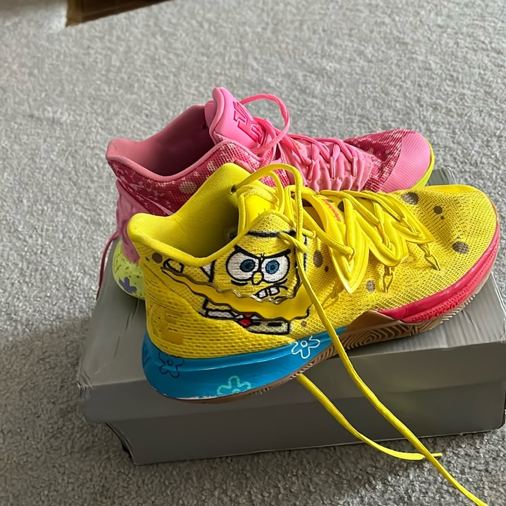 Mismatch Nike Kyrie 5 Basketball shoes (SpongeBob and Patrick)